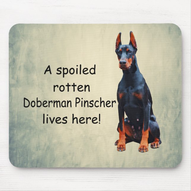 En förstörd Rotten Doberman Pinscher bor här Musmatta (Framsidan)