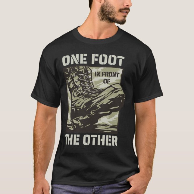 En fot framför den andra - Militärslottet T Shirt (Framsida)