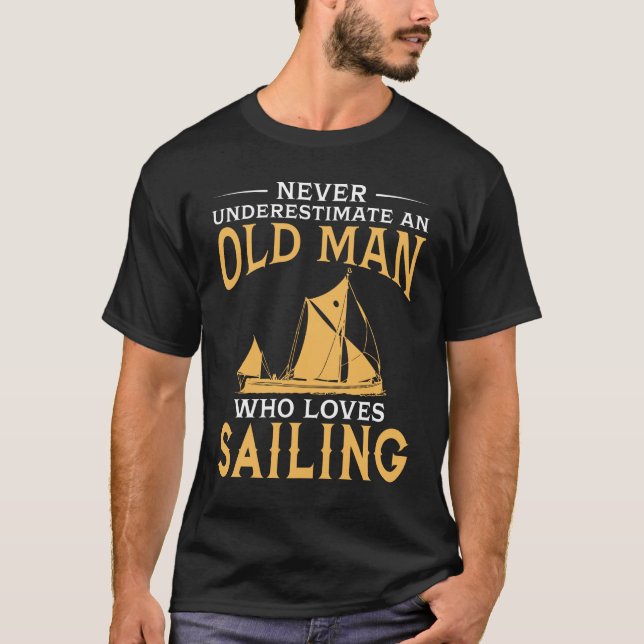 En gamal man som älskar segling t shirt (Framsida)