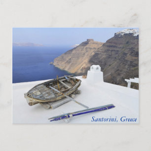 En gammal båt tak vid ett hus i Santorini Vykort