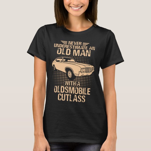 En gammal man Oldsmobile Cutlass 1970 T Shirt (Framsida)
