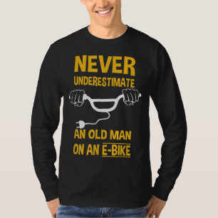 En gammal man på en E-Bike Funny T Shirt