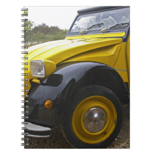 En gammal svart och gul Citroen 2CV 2 CV, Anteckningsbok Med Spiral