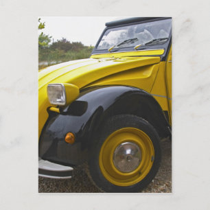 En gammal svart och gul Citroen 2CV 2 CV, Vykort