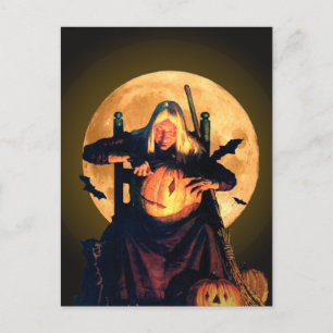 En gammal Witch Carves Pumpkins för Halloween Vykort