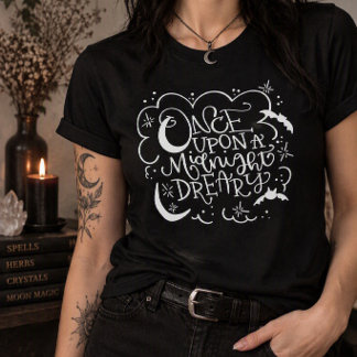 En gång vid en midnatt dystert t-shirt