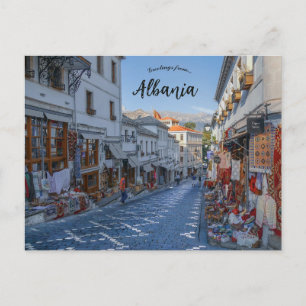 En gatuvy i Gjirokaster Albaniens vykort
