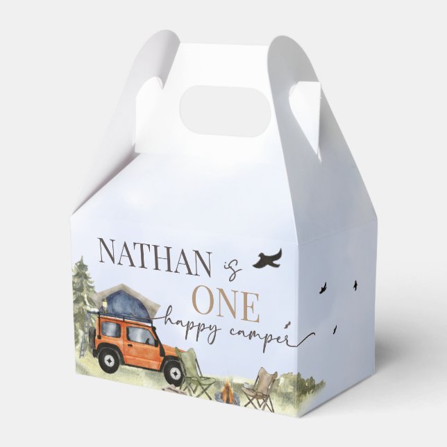 En Glad Campare Camping Pojke Födelsedagsfavoritse Presentaskar (Framsidan Sidan)