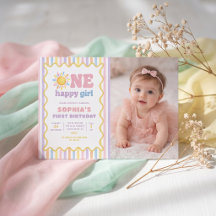 En glad flickas solsken 1-års födelsedagsfoto