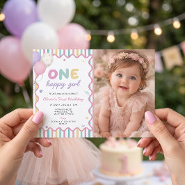 En glad flicks randiga 1-års inbjudan