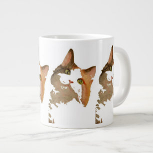 En Grönt Eyed Calico Cat Artistic Porträtt Jumbo Mugg