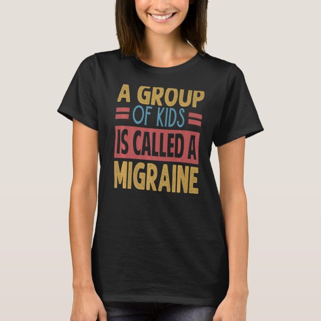 En grupp barn kallas en migrantlärare t shirt (Framsida)