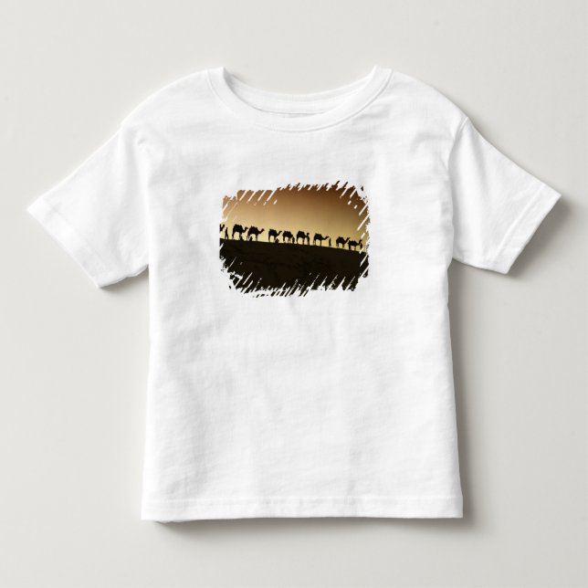 En grupp kamelherdar med sina kameler tee shirt (Framsida)