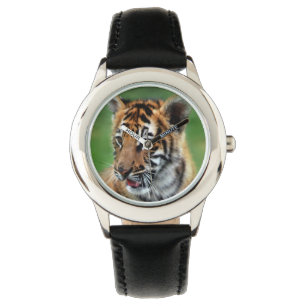 En gullig bebistiger armbandsur