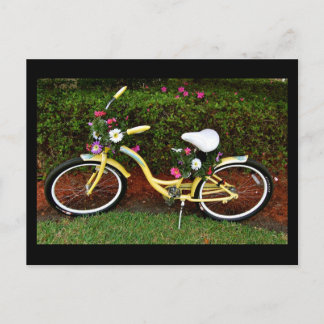 En Gult Bicycle Covered in Flowers - lustig tillba Vykort
