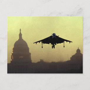 En Harrier-jet landar på Mall vid gryningen med Vykort