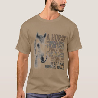 En häst kan höra en pulsslagretro på människa t shirt
