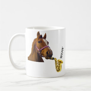 En häst som leker saxofonwowmuggen kaffemugg