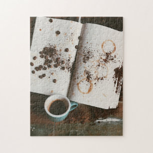 En Hett kaffe med Nedfläckad Bok och bönor Pussel