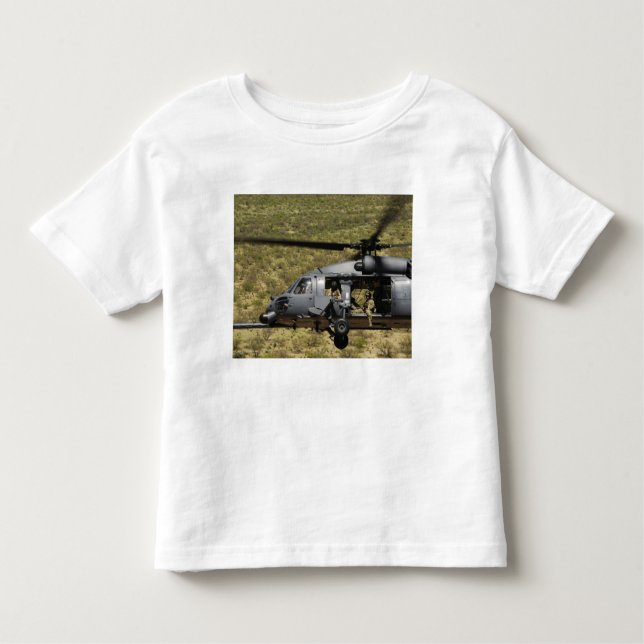 En HH-60 Pave Hawk flyger över öknen T-shirt (Framsida)