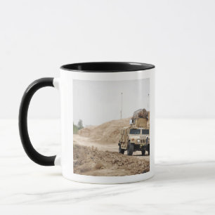 En Humvee förar säkerhet Mugg