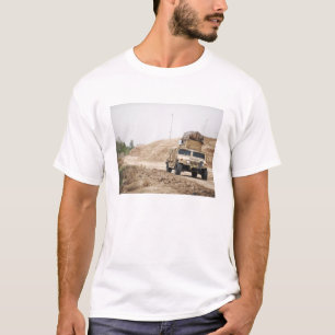 En Humvee förar säkerhet T Shirt