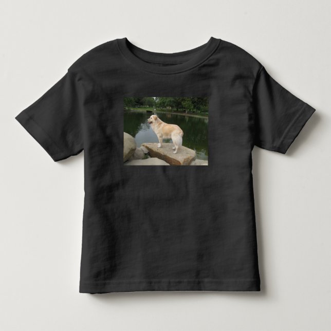 En hund vid en damm t shirt (Framsida)