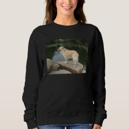 En hund vid en damm t shirt