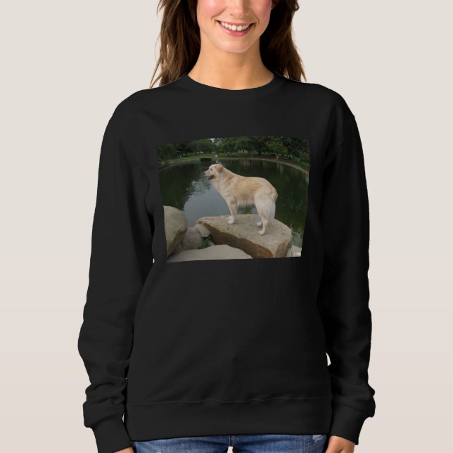 En hund vid en damm t shirt (Framsida)