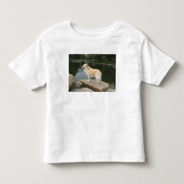 En hund vid en damm t shirt (Framsida)