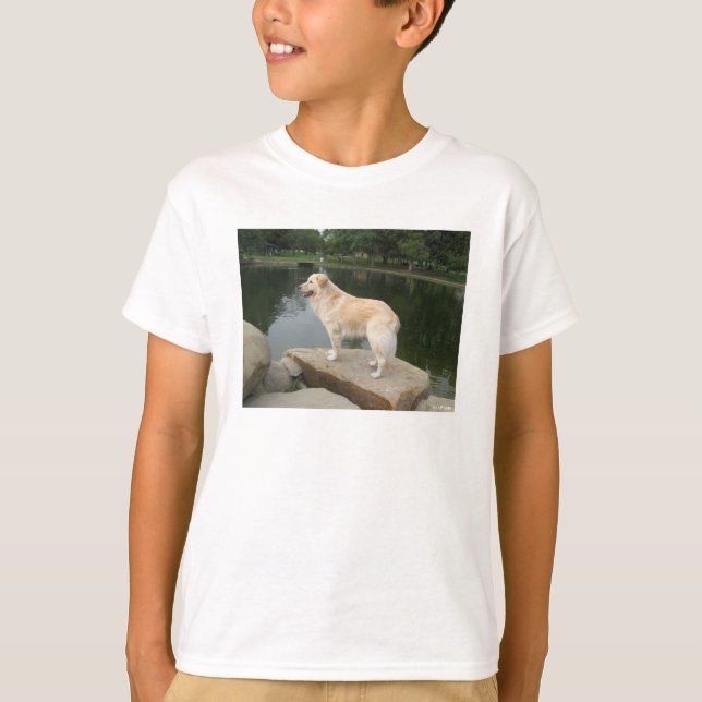 En hund vid en damm t shirt (Framsida)