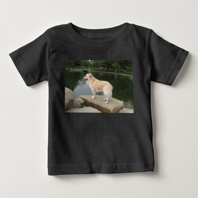 En hund vid en damm t shirt (Framsida)