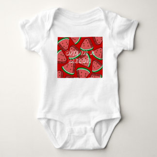 En i en melon t shirt