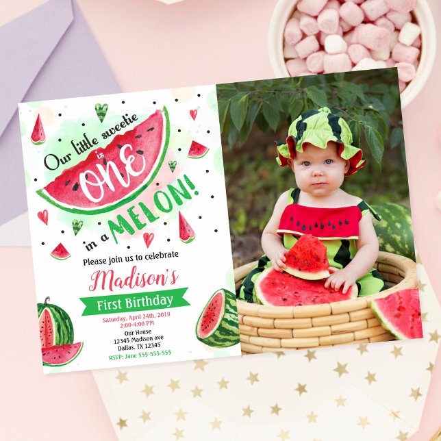 En i en melon-vattenmelon 1-års födelsedagsfoto inbjudningar (Skapare uppladdad)