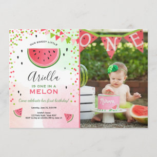 En i en melonfödelsedag med vattenmelon inbjudningar