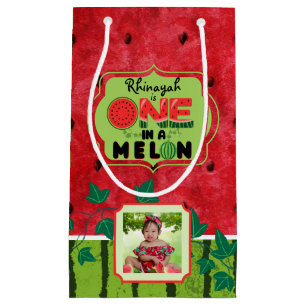 En i Melon Watermelon 1:a födelsedag 2 foton