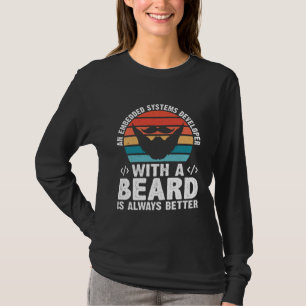 En inbyggd systemutvecklare med skägg är alltid t shirt