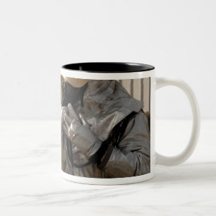 En irakisk brandman Två-Tonad mugg