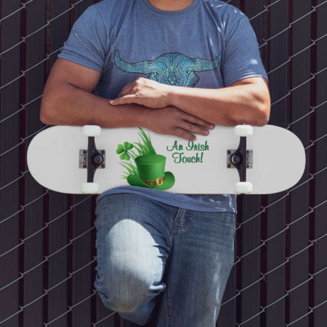 En irländsk touch Leprechaun nejlika hatt i gräs Mini Skateboard Bräda 18,5 Cm (Utomhus 3)