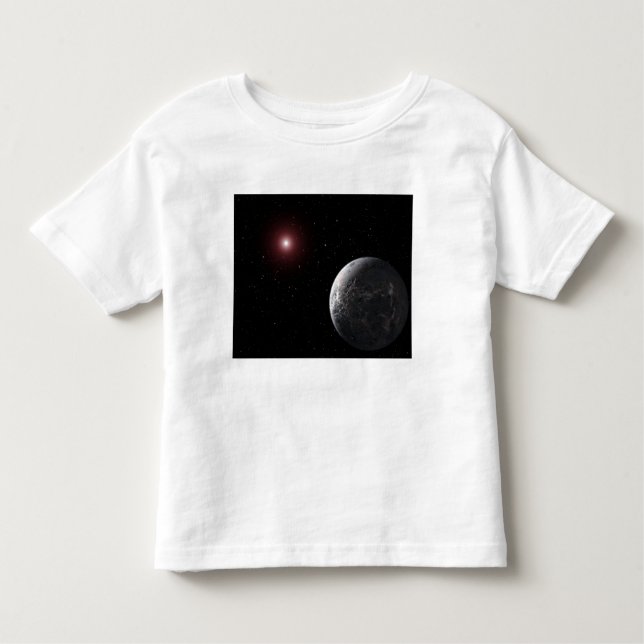 En isig/bergig planet som orkar en dym stjärna t shirt (Framsida)