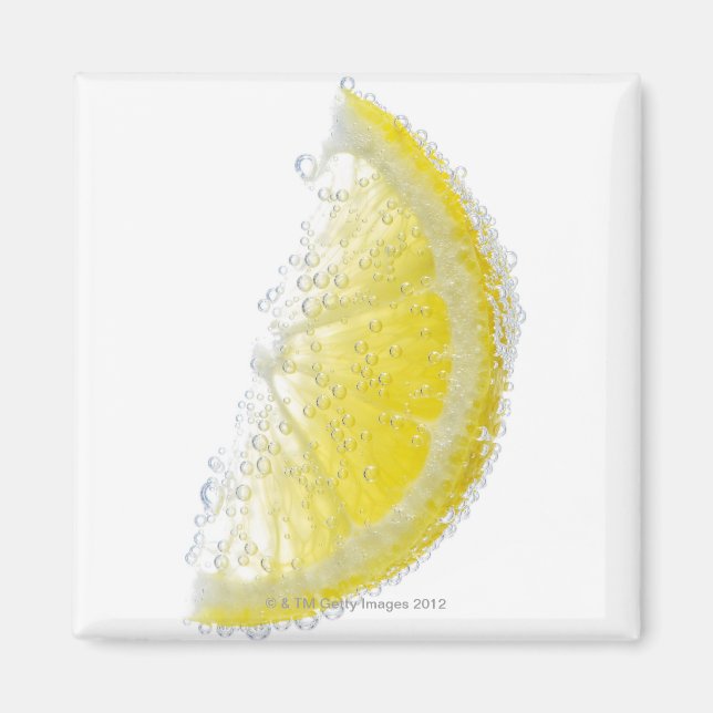 En juicy mogen ekologisk citronkickfrukt som ligge magnet (Framsidan)