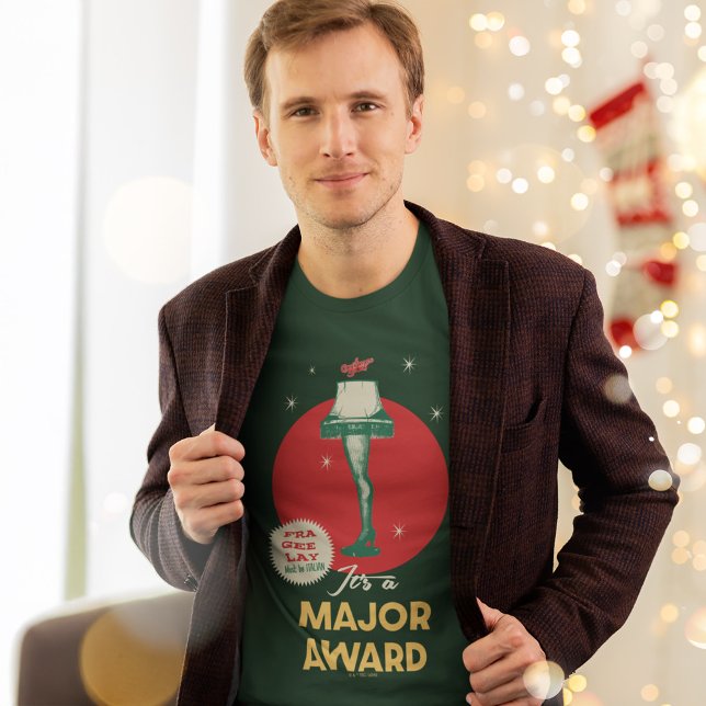 En julsaga | Leg Lamp Major Award T Shirt (Person wearing t-shirt)