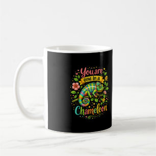 En kameleont bland andra kaffemugg