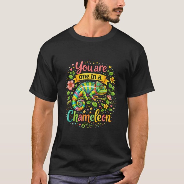 En kameleont bland andra t shirt (Framsida)
