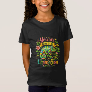 En kameleont bland andra t shirt