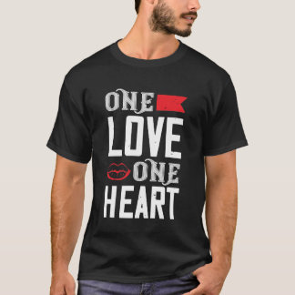 En Kärlek 1-hjärtinspirerande design T Shirt