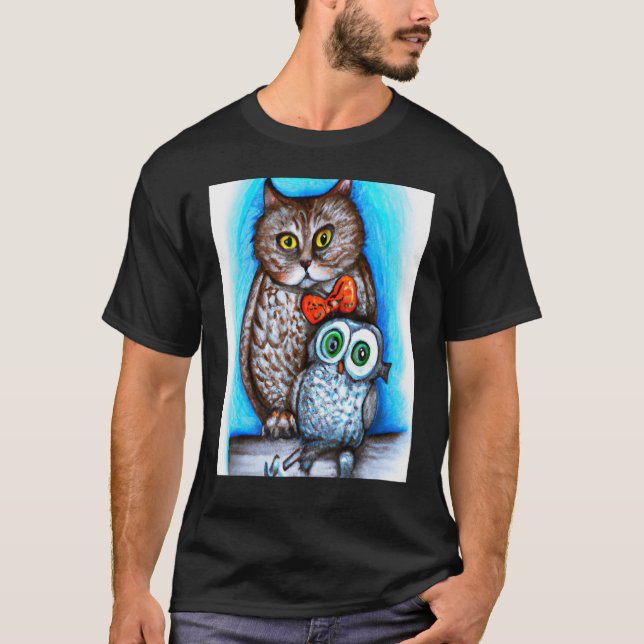 En Katt och en blandad konst i Uggla T Shirt (Framsida)