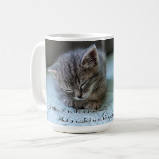 En kattunge är en rosenknopp katt mugg