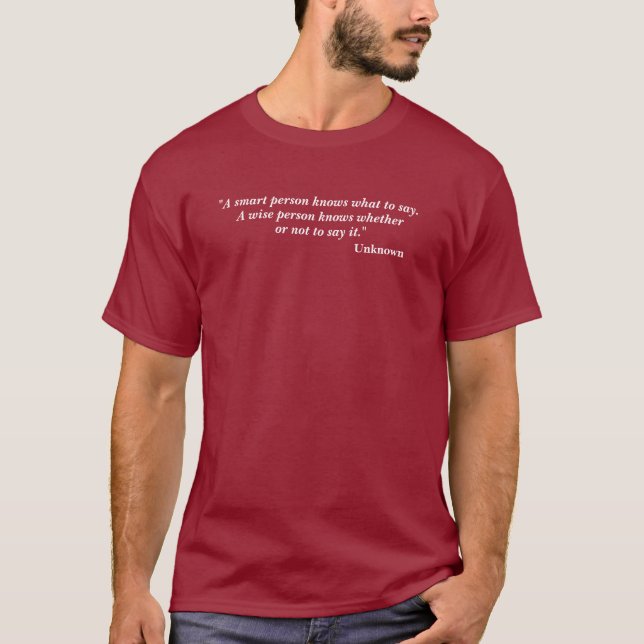 En kluring Vs. Ett klokt personcitationstecken T Shirt (Framsida)