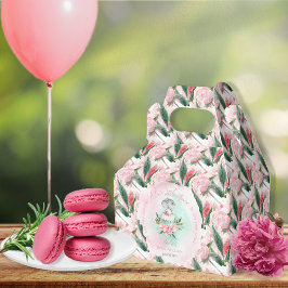 En knapp liten mus är på väg att bli en flicka-bab presentaskar